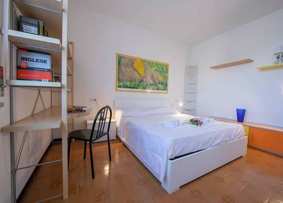 Casa di Paola: Lake-View Balcony Apartment in Peschiera - Happy Rentals 1
