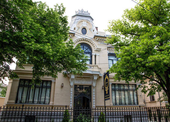 Grand Boutique Hotel 1