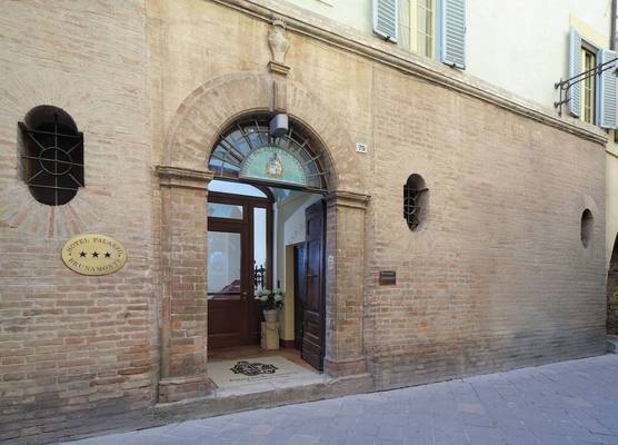 Palazzo Brunamonti Boutique Hotel 1