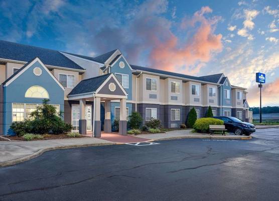 Microtel Inn & Suites by Wyndham Burlington 1