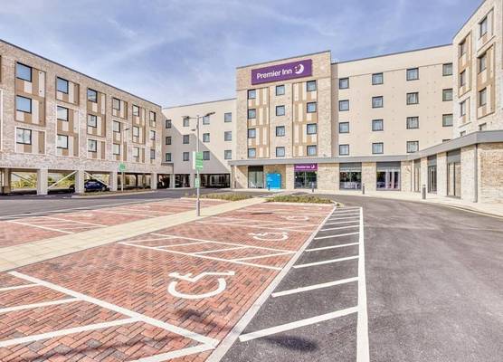 Premier Inn Bristol Cribbs Causeway - M5 J17 1