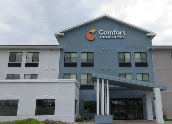 Comfort Inn & Suites Grand Forks near Alerus Center 1