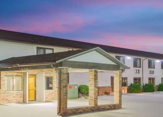 Super 8 by Wyndham Story City 1