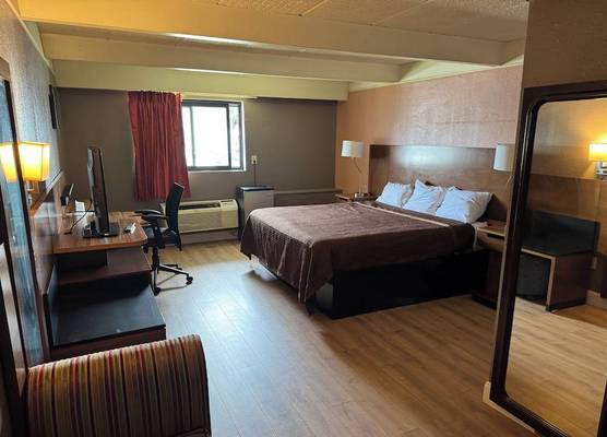 Economy Inn North Randall 1