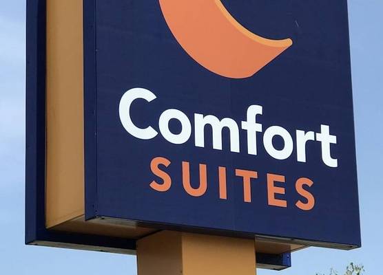 Comfort Suites near Route 66 1