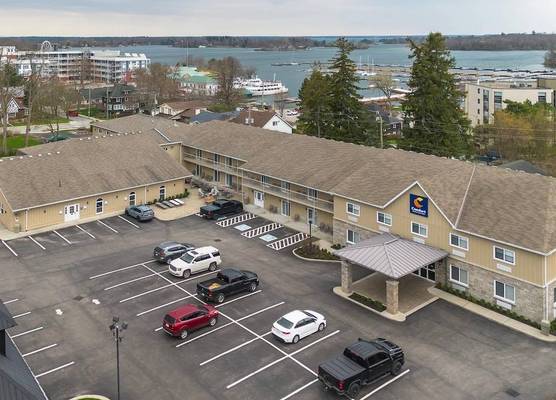 Comfort Inn & Suites Thousand Islands Harbour District 1