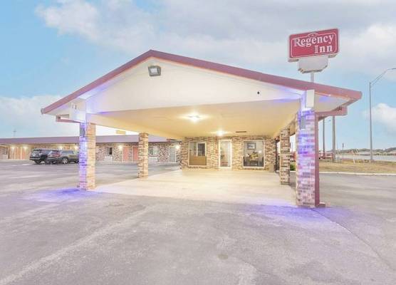 Regency Inn Hondo 1