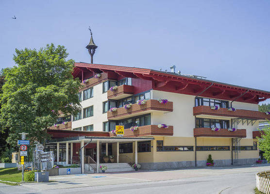 JUFA Hotel Altenmarkt-Zauchensee 1