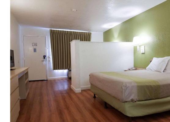 Motel 6 Hemet, CA 1