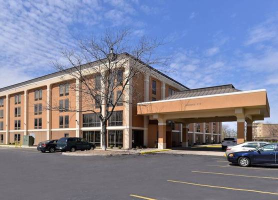 Quality Inn & Suites Matteson near I-57 1