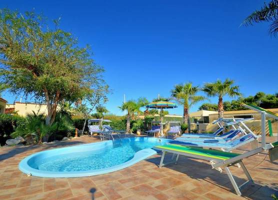 Villa Minoa con piscina 1