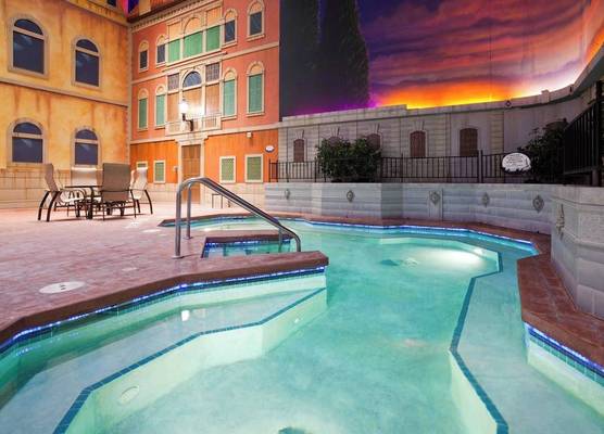 Holiday Inn & Suites MAPLE GROVE NW MPLS-ARBOR LKS by IHG 1