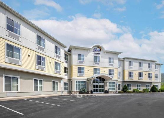 Sleep Inn & Suites Altoona North 1