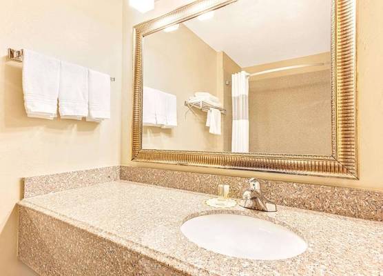 Days Inn by Wyndham Oklahoma City 1