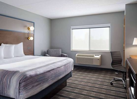 AmericInn by Wyndham Beaver Dam 1