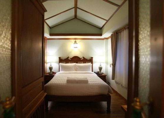 Rich Lanna House 1
