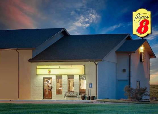 Super 8 by Wyndham Marshall 1