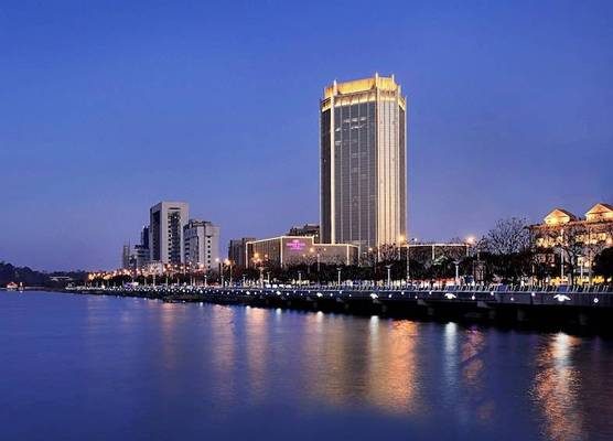 Crowne Plaza ZHENJIANG by IHG 1