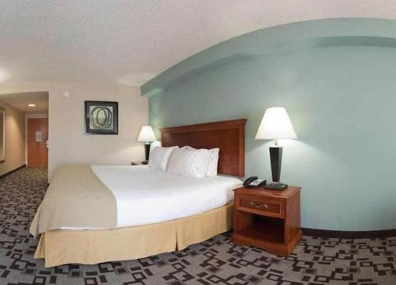 Holiday Inn Express APEX-RALEIGH by IHG 1