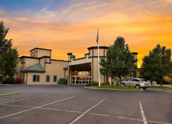 Oxford Suites Pendleton 1
