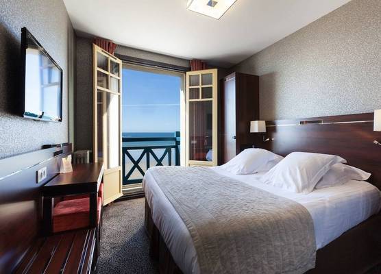 Les Ambassadeurs, Logis Hotel, sa crêperie et son rooftop - Saint Malo Plage 1