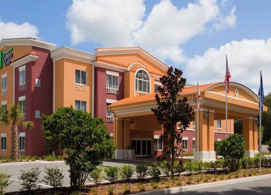 Holiday Inn Express & Suites BROOKSVILLE-I-75 by IHG 1