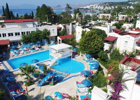 Summer in Garden Suites & Beach Hotel 1