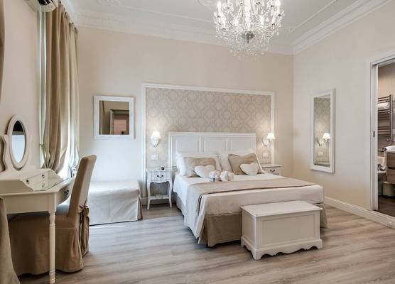 Charme & Chic Luxury 1