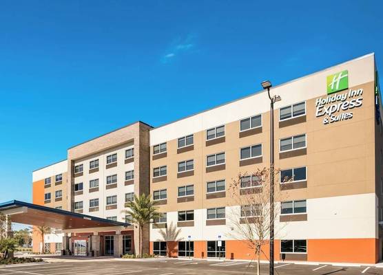 Holiday Inn Express & Suites JACKSONVILLE - TOWN CENTER by IHG 1