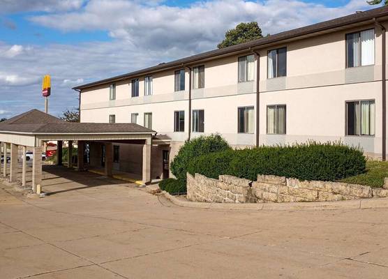 Econo Lodge Maquoketa 1