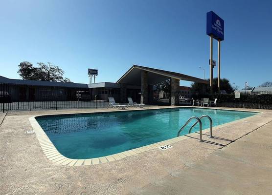Americas Best Value Inn Uvalde 1