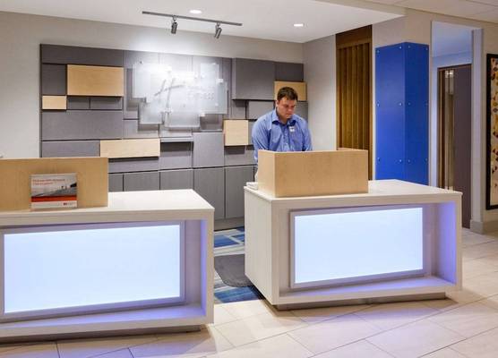 Holiday Inn Express & Suites AUSTIN AIRPORT EAST by IHG 1