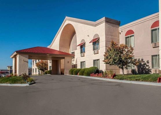 Quality Inn & Suites Farmington 1