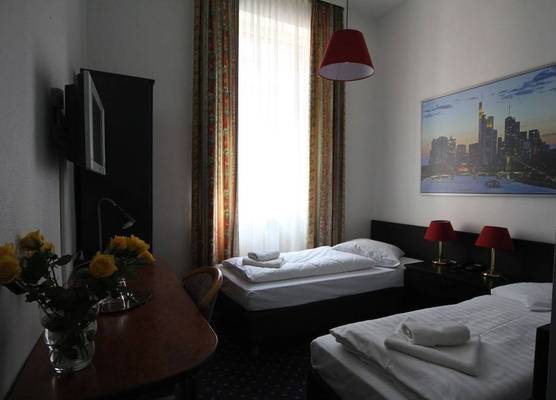 Carlton Hotel 1