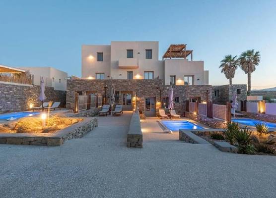 Paros Comfy Suites 1