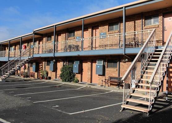 Bridge View Motel 1