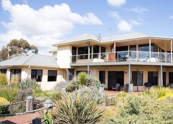 Hilltop Apartments Phillip Island 1