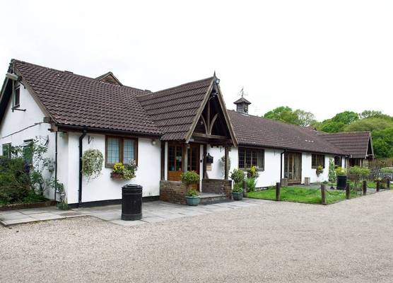Little Foxes Hotel & Gatwick Airport Parking 1