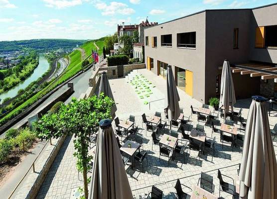 Schlosshotel Steinburg 1