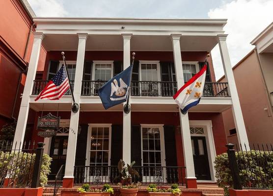 Le Richelieu Hotel in the French Quarter 1