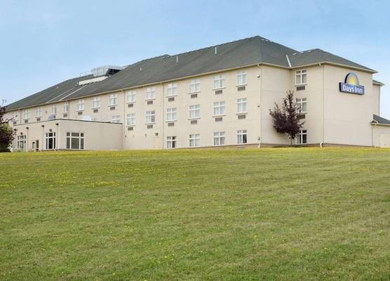 Days Inn by Wyndham Orillia 1