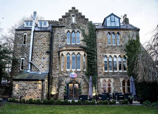 Farnley Tower Guesthouse 1