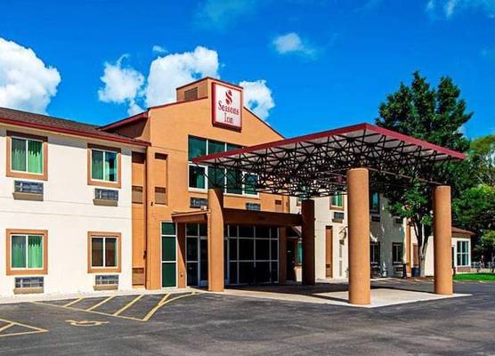 Seasons Inn Traverse City 1