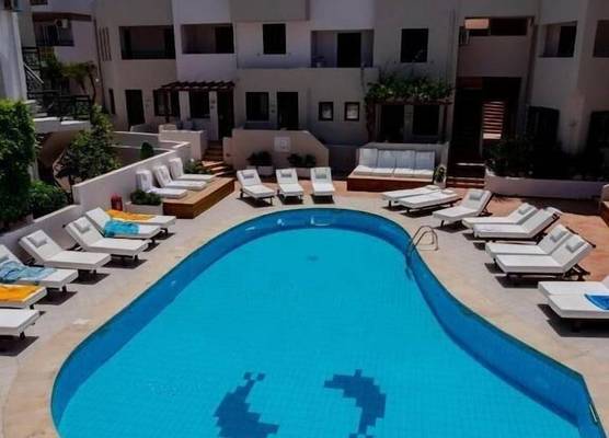 Elmi Beach Hotel & Suites 1