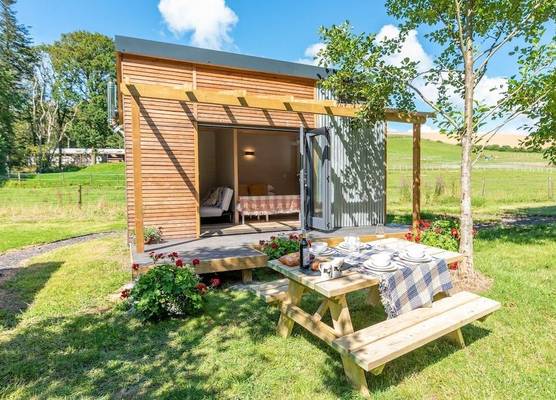 Sunset Cabins at The Oaks Woodland Retreat 1