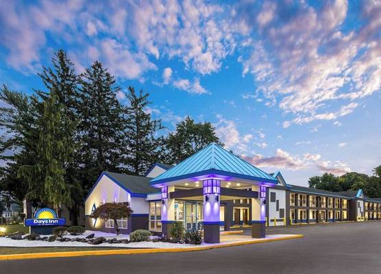 Days Inn & Suites by Wyndham Albany 1