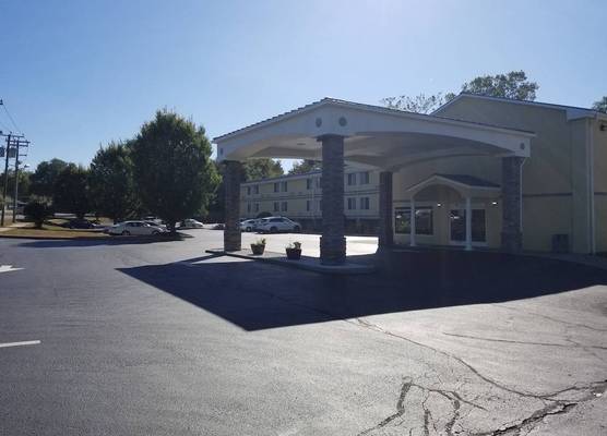 Danbury Inn & Suites 1