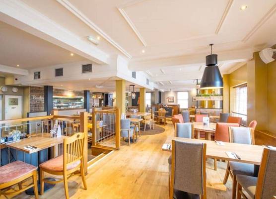 Premier Inn Manchester Salford Quays 1