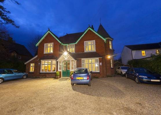Gatwick Turret Guest House 1