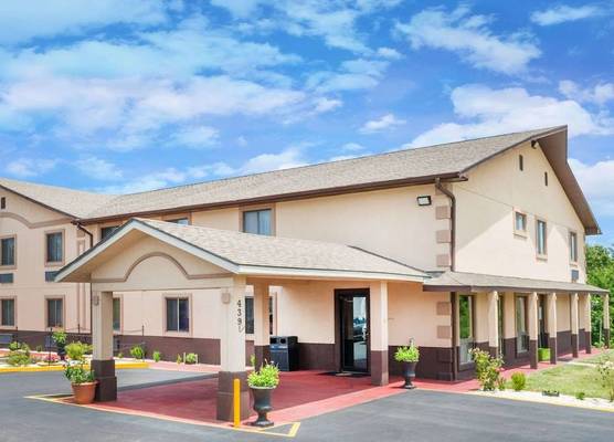 Super 8 by Wyndham Warrensburg 1
